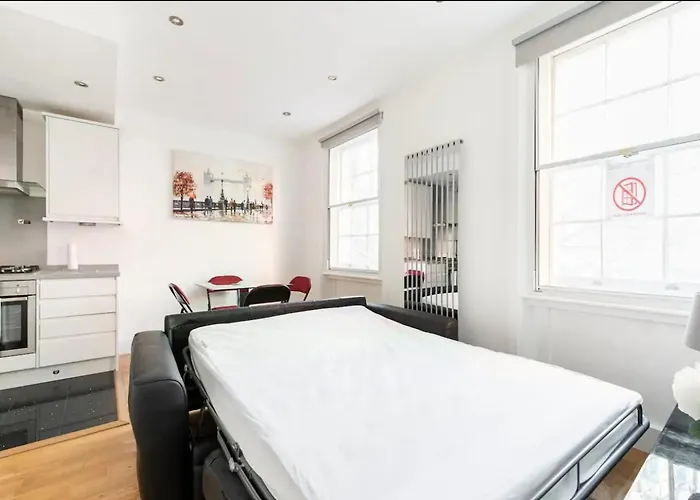 Stylish Flat In Heart Of London
